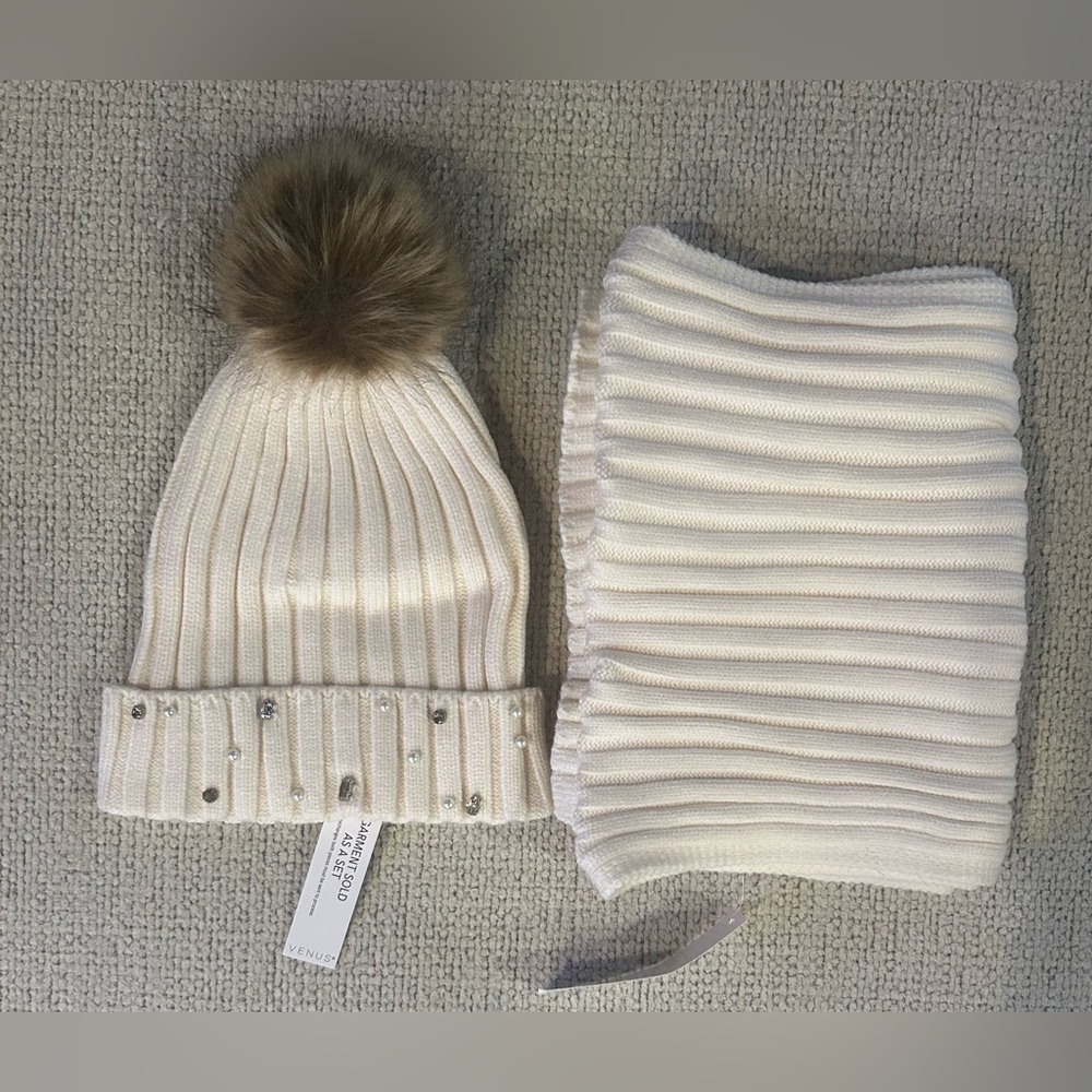 VENUS Cream Ribbed Knit Hat W/Pom-Pom And Scarf Set NEW💗